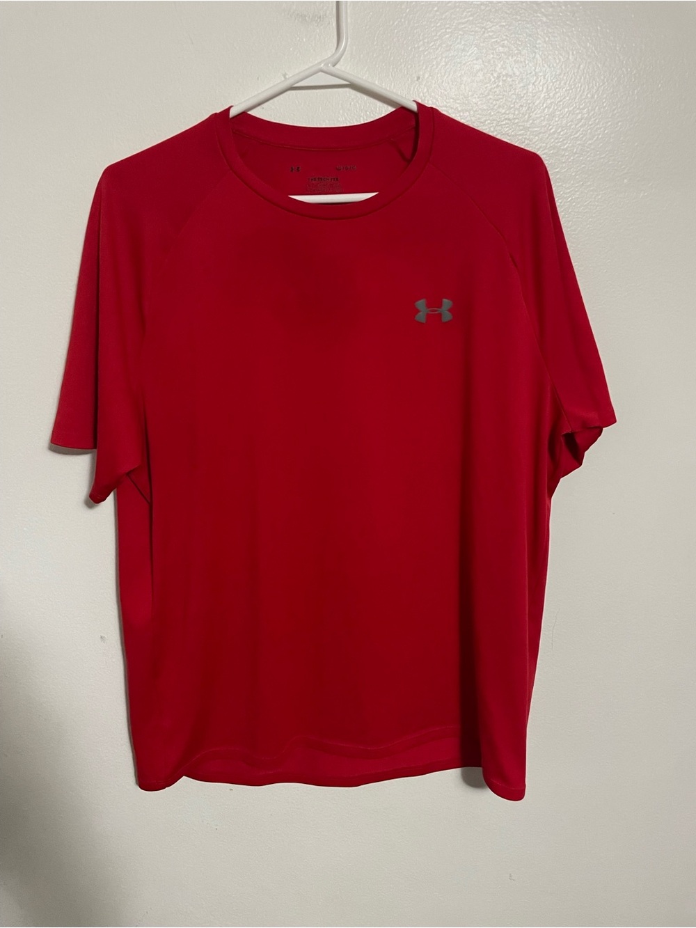 Under Armour Red Activewear T-Shirt